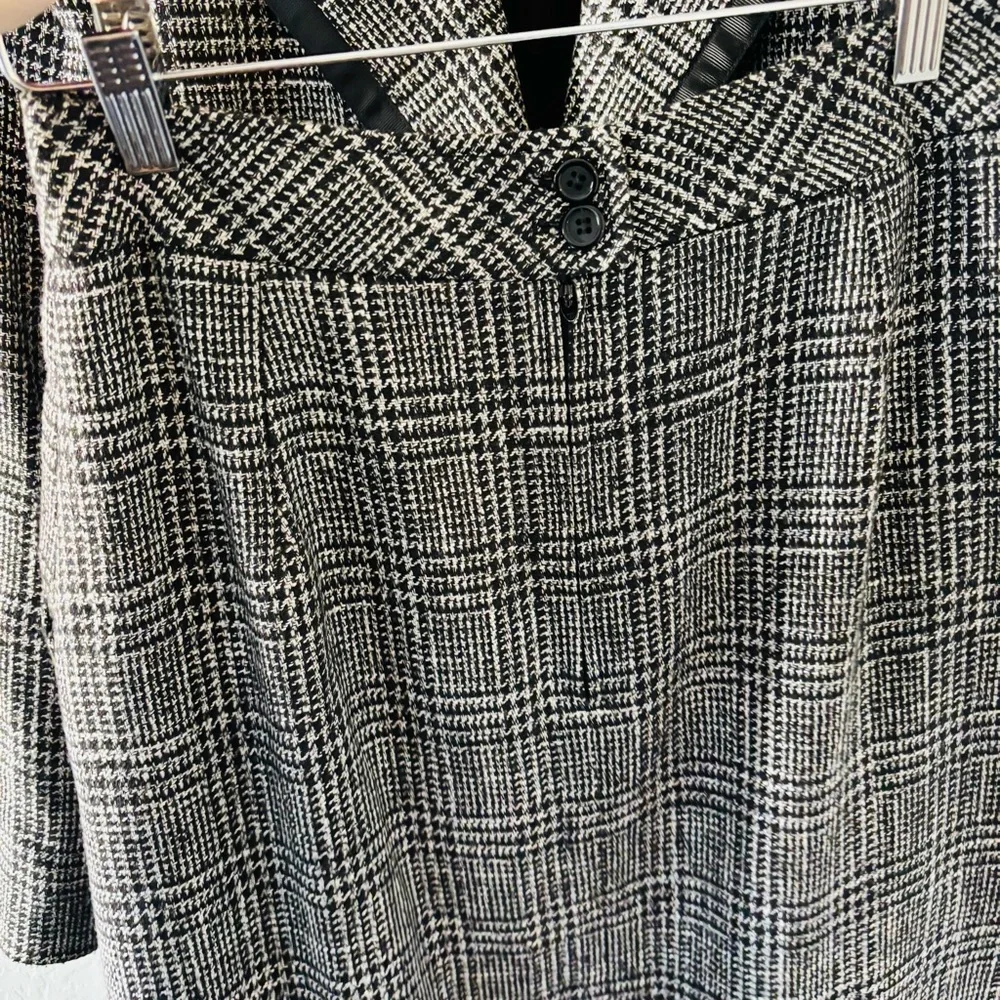 Christian Dior Vintage Skirt Suit‎ Set Size 8 Black White Tweed Plaid Power Suit